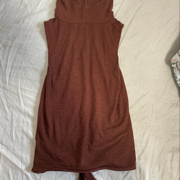 Brown turtle neck tank top with tie at the front - Picture 3 of 11